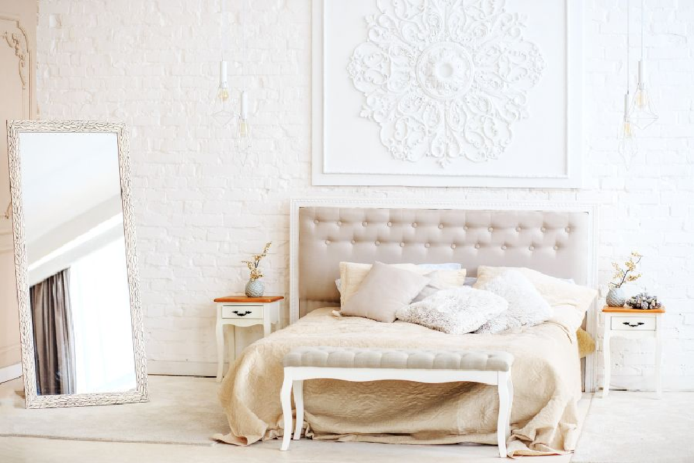 Nowoczesna sztukateria w sypialni – postaw na niebanalną dekorację ścian