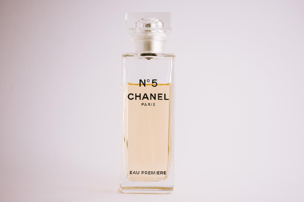 Jakie perfumy damskie warto kupić na prezent?